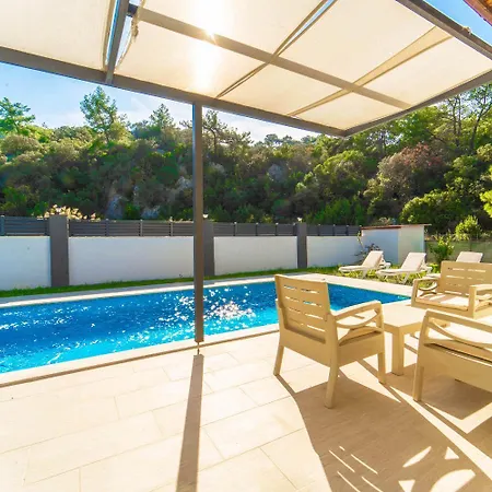 Albatros וילה Mergenli